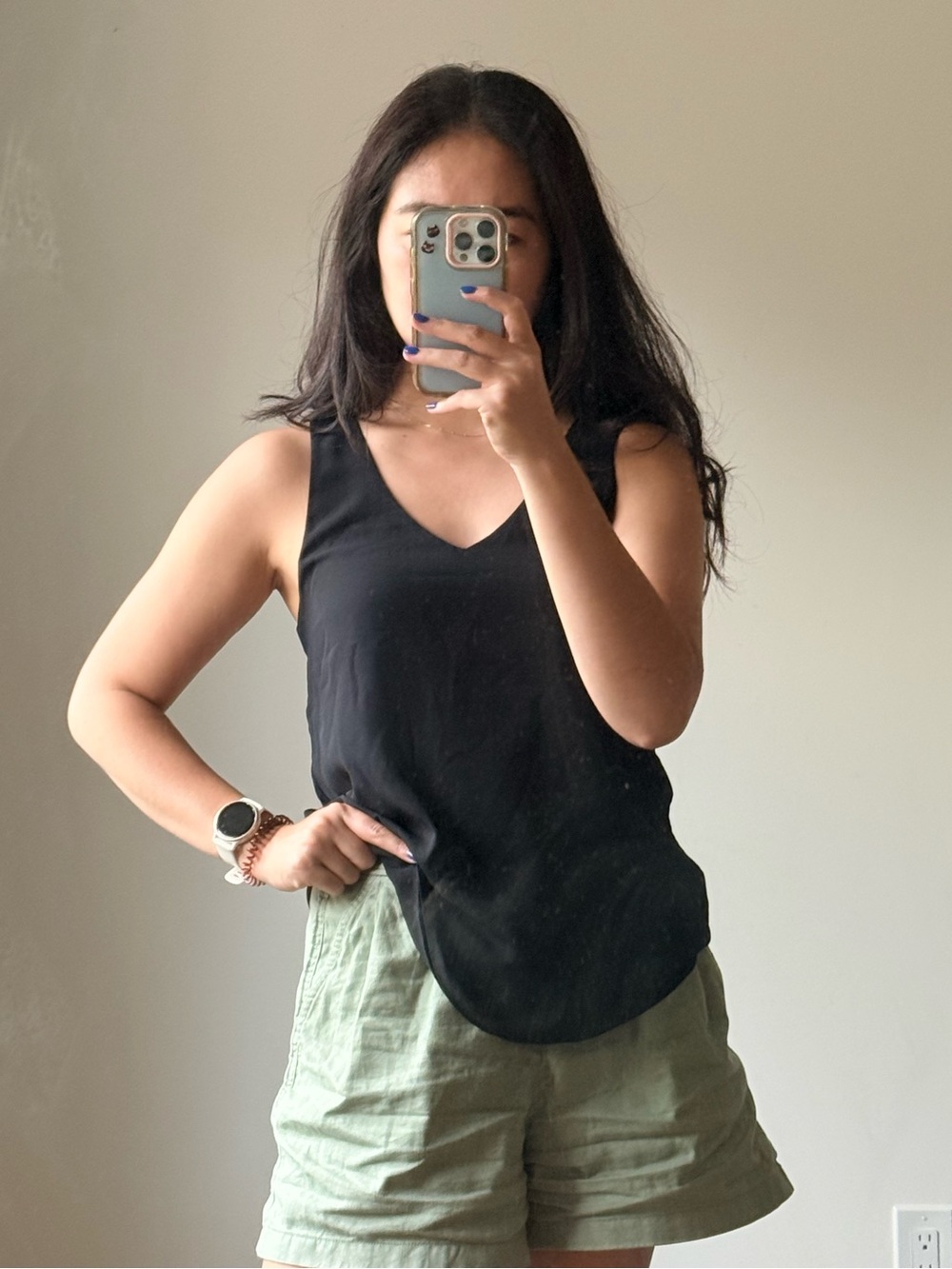 RW Co Women's Black V-Neck Sleeveless Top - small